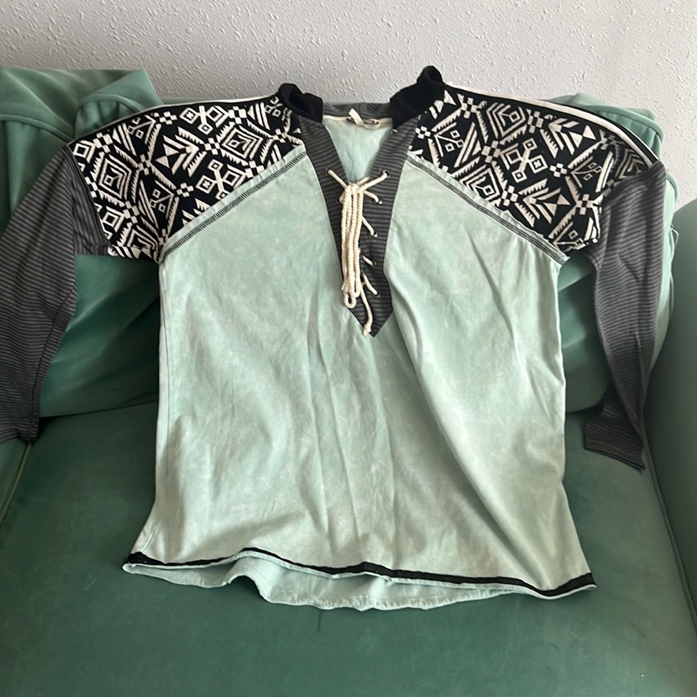 BKE shirt in great condition